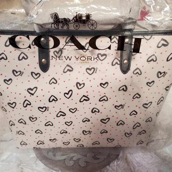Coach Handbags - Coach Crayon Heart Reverse City Tote ❤